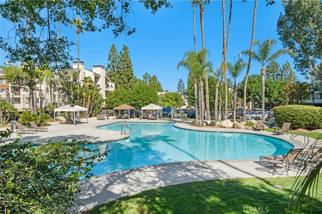 21400 Burbank Boulevard 313, Woodland Hills, California 91367 home-pic-39